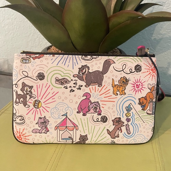 Disney Cats Sketch Dooney & Bourke Wristlet Wallet - Picture 5 of 8
